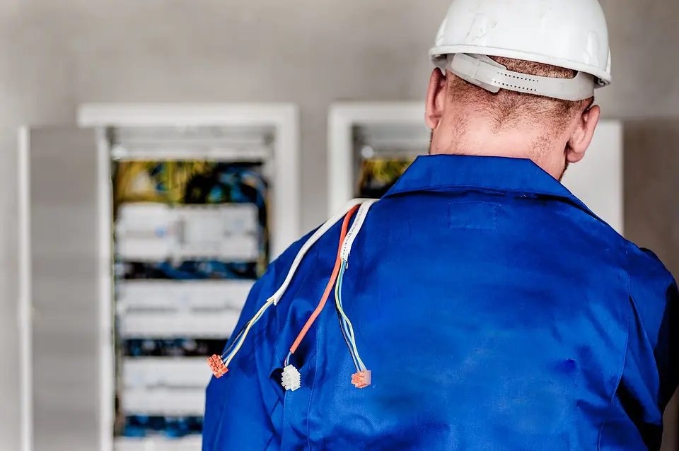 Becoming an Electronic Technician Becoming an Electronic Technician
