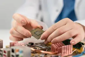 OEM vs EMS in the Manufacturing World OEM vs EMS in the Manufacturing World